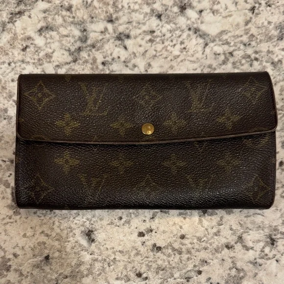 Louis Vuitton wallet - Picture 1 of 9